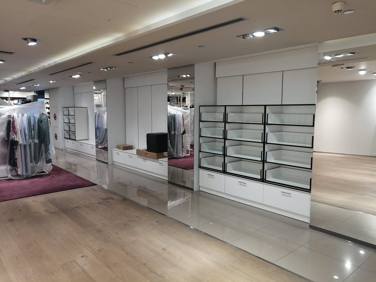 Εμπορικά Έπιπλα