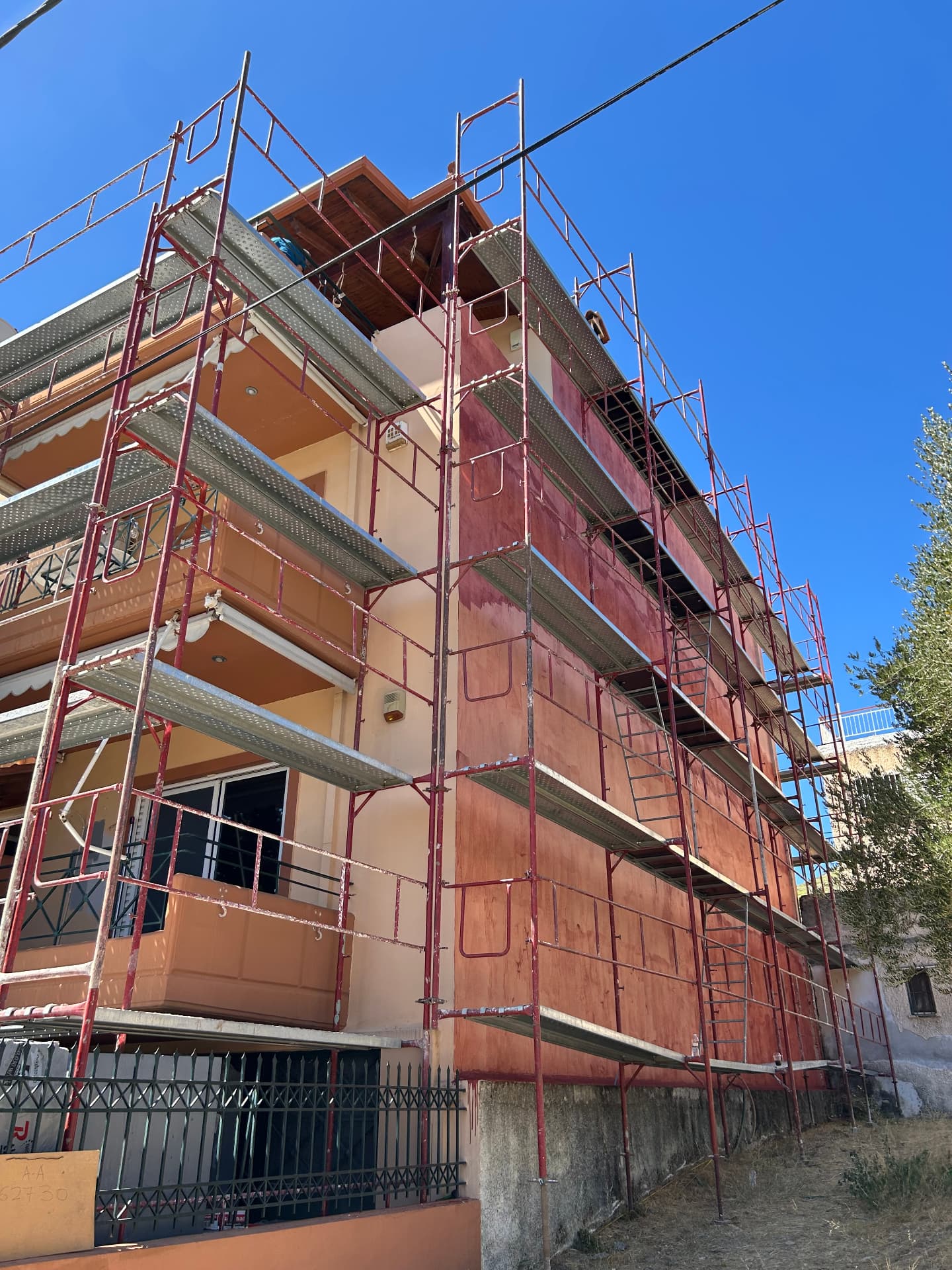 Προετοιμασία επιφάνειας και αστάρωμα για θερμοπρόσοψη κτιρίου Αθήνα