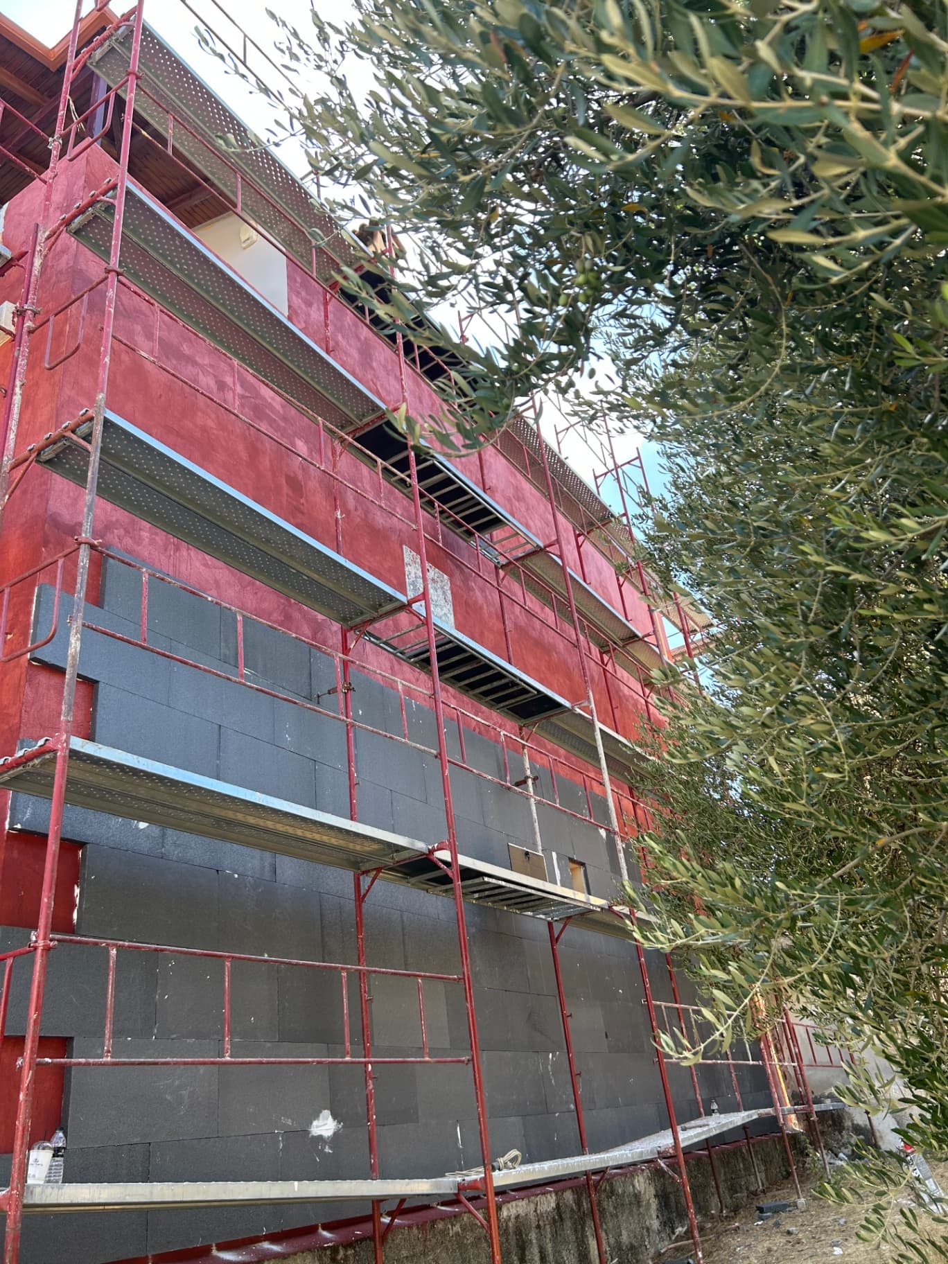 Τοποθέτηση θερμομόνωσης και μηχανική στερέωση εξωτερικής θερμοπρόσοψης